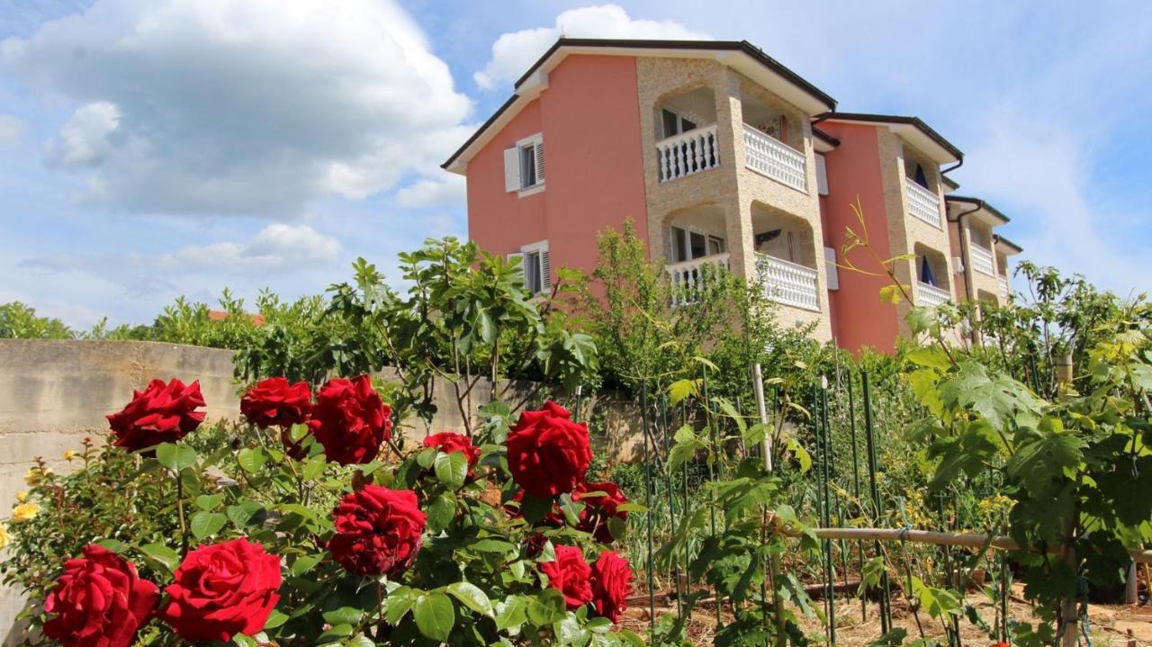 Apartments Jela Sveti Vid-Miholjice Εξωτερικό φωτογραφία